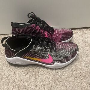 Nike Women's fly knit Pink and Black